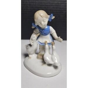 VTG LIPPELSDORF PORCELAIN FIGURINE GIRL GEESE‎ GDR Marked CROWN #12086 Germany